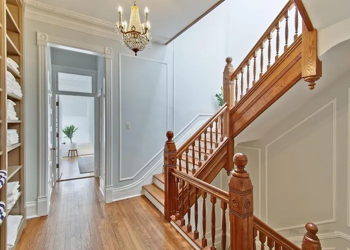 Historic Luxury Townhouse In Downtown Chicago