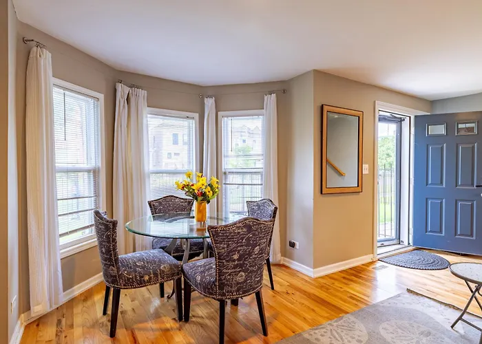 Spacious Row Home Next Transit Near Downtown W Parking