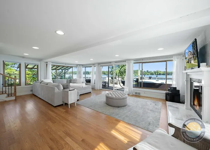 Cross Lake Retreat With Hot Tub & Stunning Views
